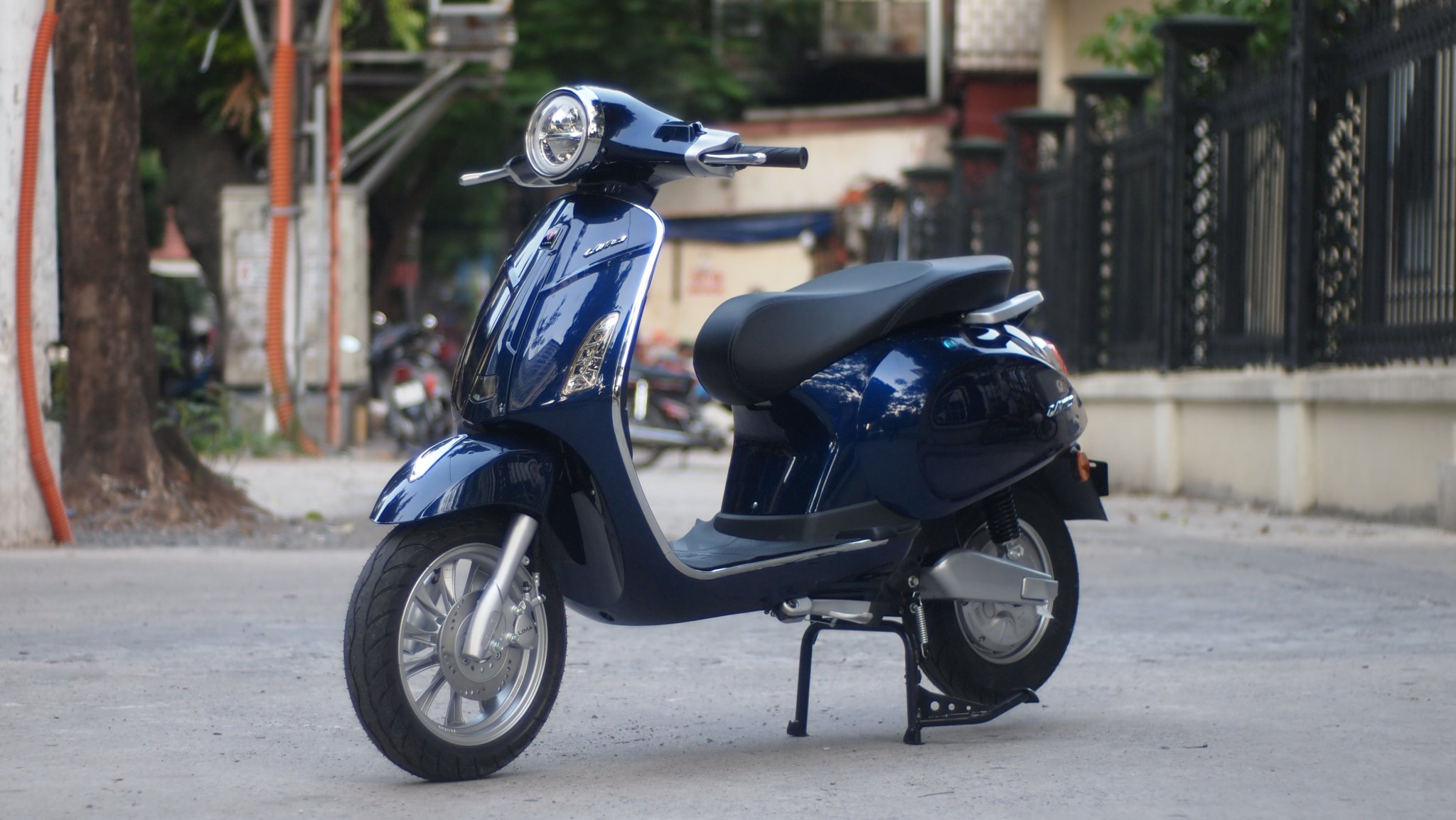 Xe máy năng lượng điện Vespa Lima Khởi động tự nút nhấn rất rất Xịn xò YouTube #16 Xe máy năng lượng điện Vespa Lima Khởi động tự nút nhấn rất rất Xịn xò YouTube